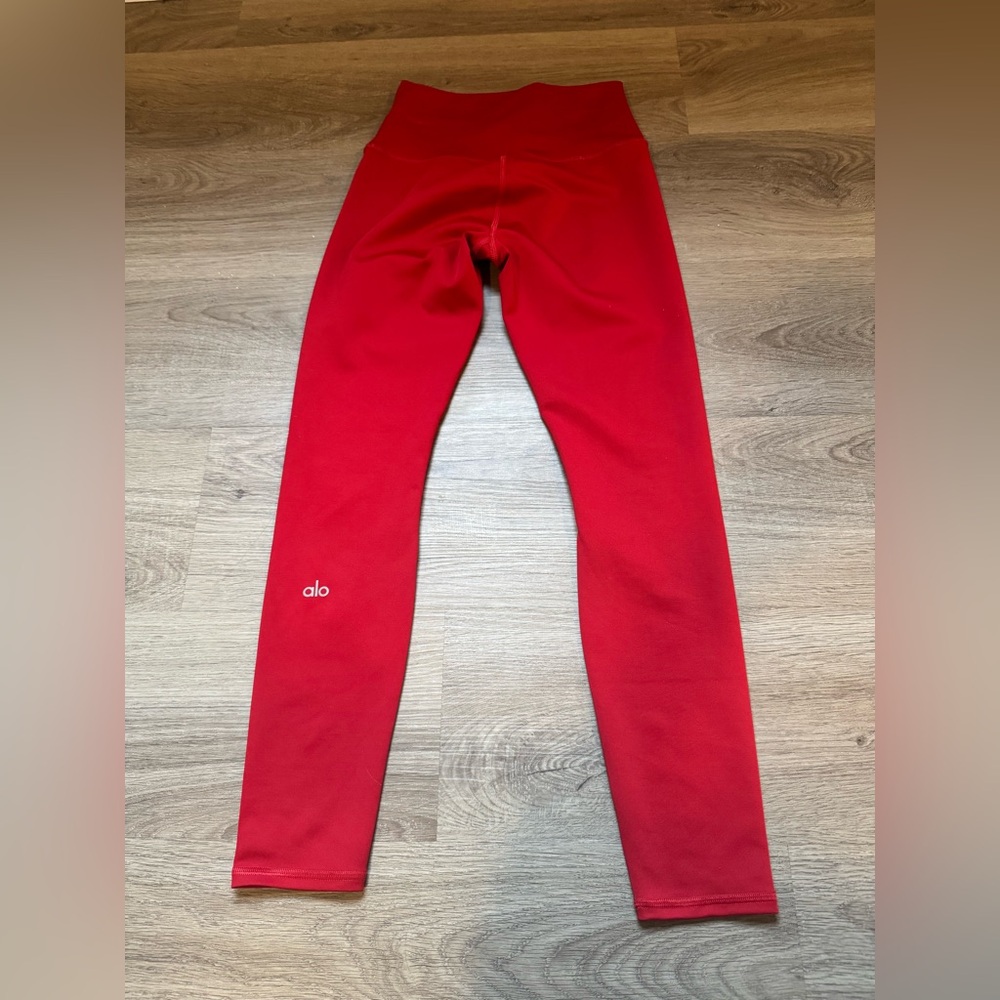 Red ALO 7/8 airlift leggings